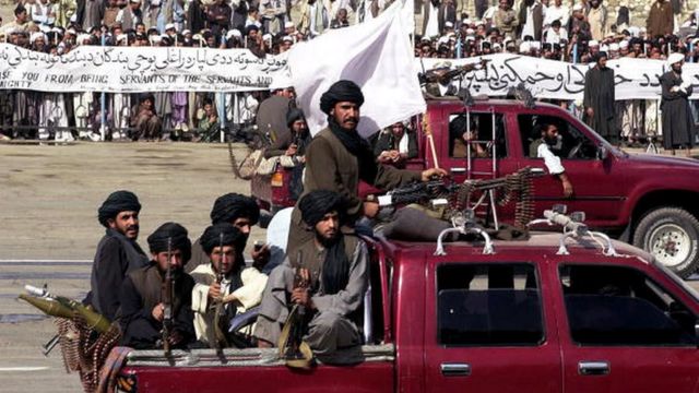 ABD işgali sırasında Taliban, bazı bölgelerde güç gösterisi yapmaya devam etti - 2003