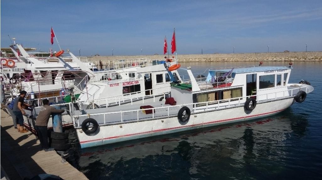 Van Gölündeki kayıtlı balıkçı teknelerine destek