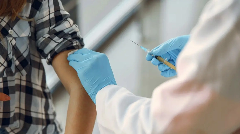 ABD'de Texas Valisi 'zorbalık' diyerek koronavirüs aşı zorunluluğunu yasakladı