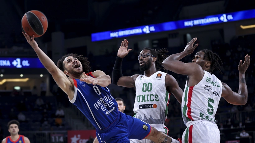 Anadolu Efes sezonun ilk galibiyetini UNICS Kazan karşısında aldı
