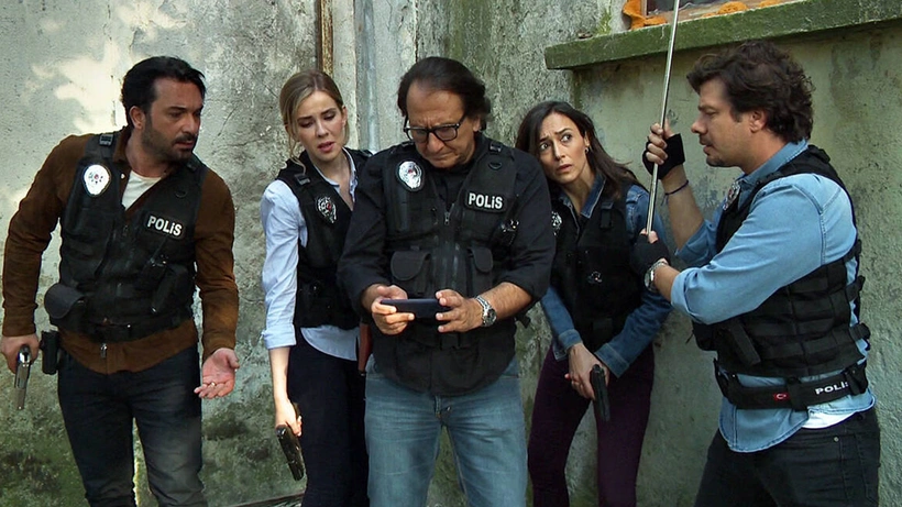 Arka Sokaklar’da büyük şok! Ünlü oyuncu diziden ayrıldı mı?