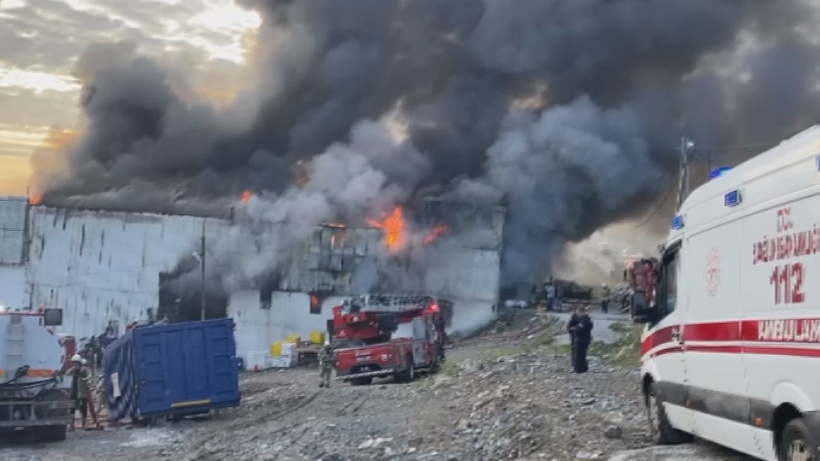Avcılar'da geri dönüşüm tesisinde yangın