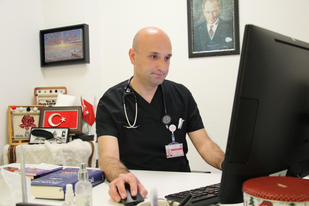 Sağlık Bakanlığı Koronavirüs Bilim Kurulu Üyesi Doç. Dr. Afşin Emre Kayıpmaz