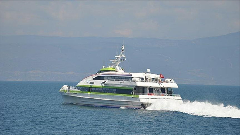 Deniz ulaşımına fırtına engeli! Seferler iptal edildi