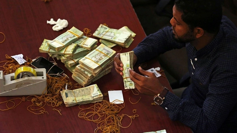 Döviz krizinin yaşandığı Yemen'de 14 döviz bürosu kapatıldı
