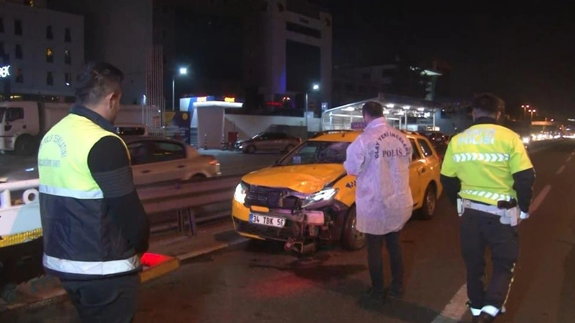 E-5 Karayolu Bahçelievler mevkiinde kahreden kaza! Ticari taksinin çarptığı yaya hayatını kaybetti