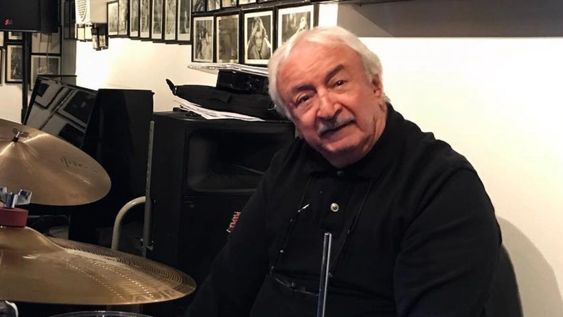 Efsane davulcu Durul Gence hayatını kaybetti