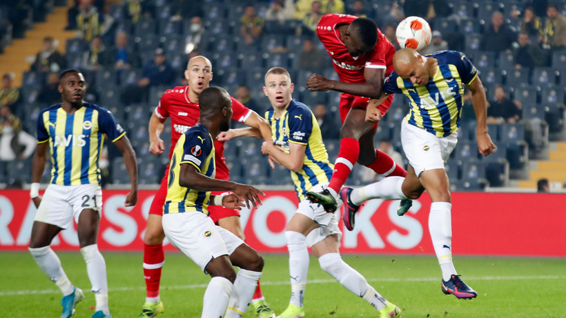 Fenerbahçe evinde Antwerp'e takıldı