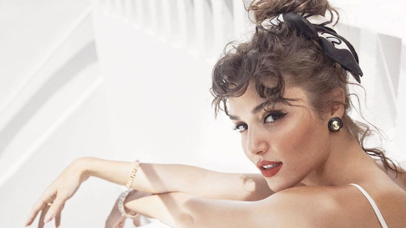 Hande Erçel leopar desenli kombiniyle göz kamaştırdı