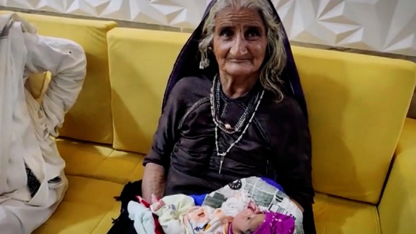 Hindistan'da 70 yaşındaki kadın ilk kez anne oldu