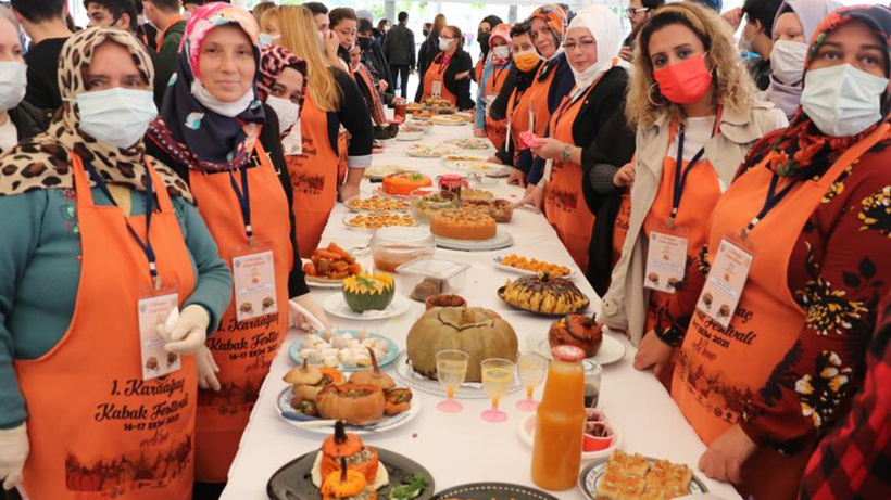 Karaağaç Kabak Festivali'nde düzenlenen yemek yarışması renkli görüntülere sahne oldu