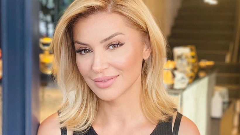 Songül Karlı da yüzüne Fransız askısı yaptırdı! İşte son hali