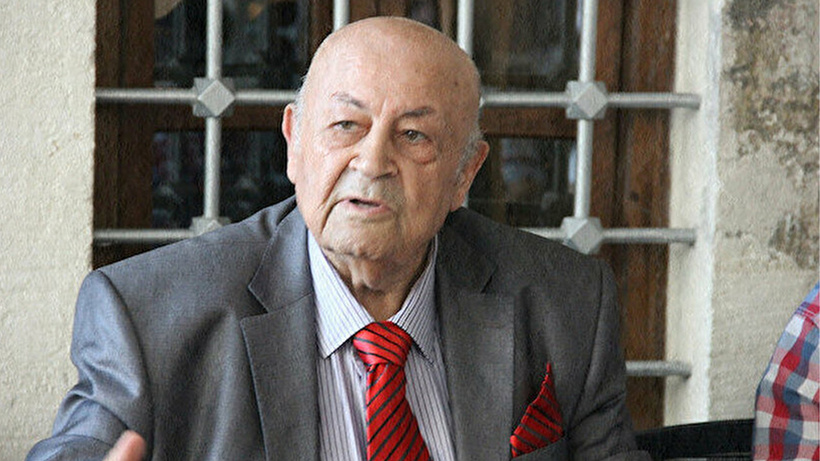 Ünlü yazar hayatını kaybetti!