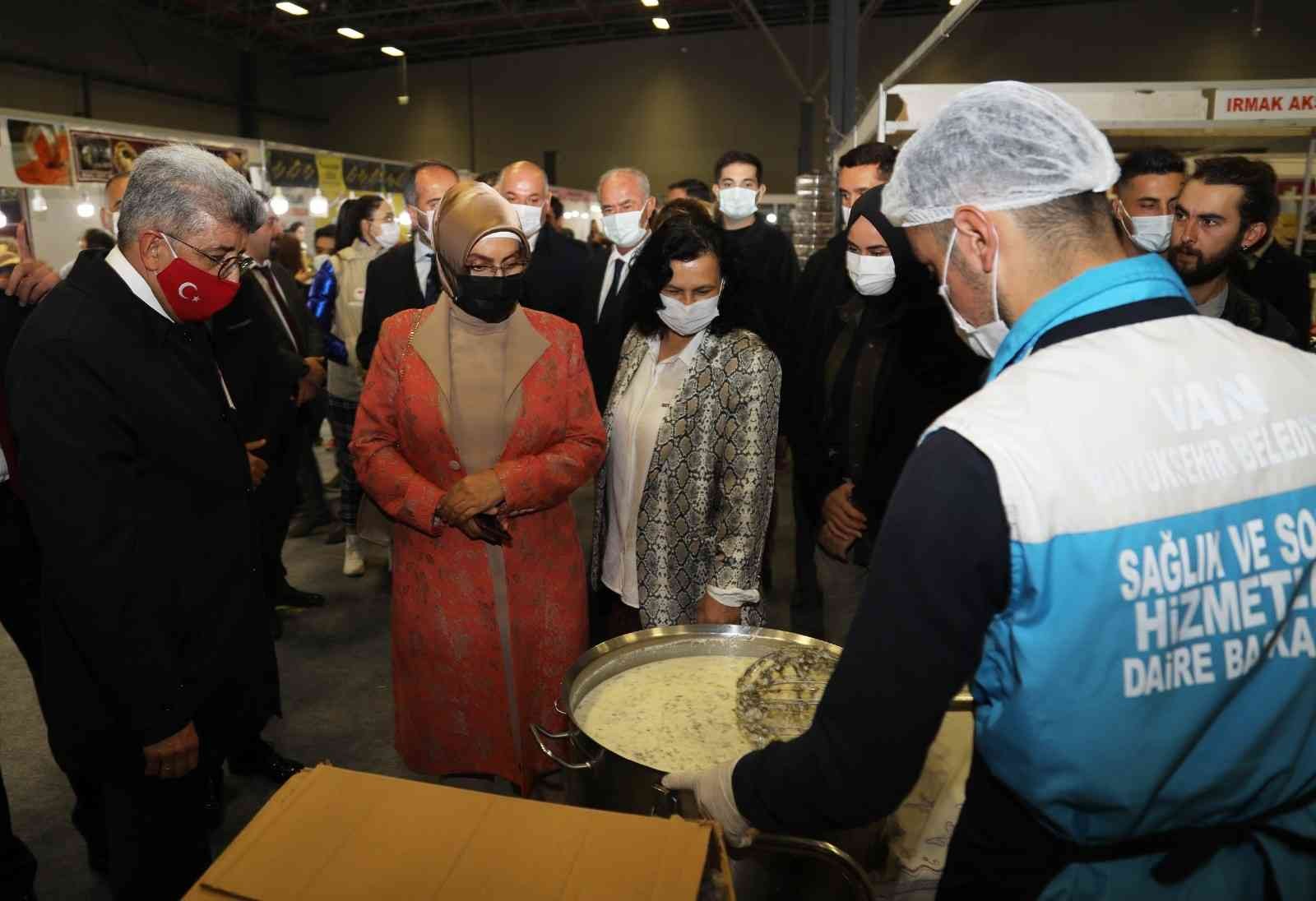 Van Büyükşehir Belediyesi stantlarına büyük ilgi