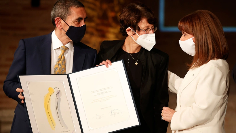 Yunanistan'da Türeci ve Şahin’e ödülü