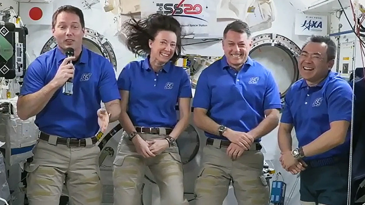 Astronotlar, 20 saatlik uçuş sırasında tuvaleti kullanmadan Dünya’ya dönecek