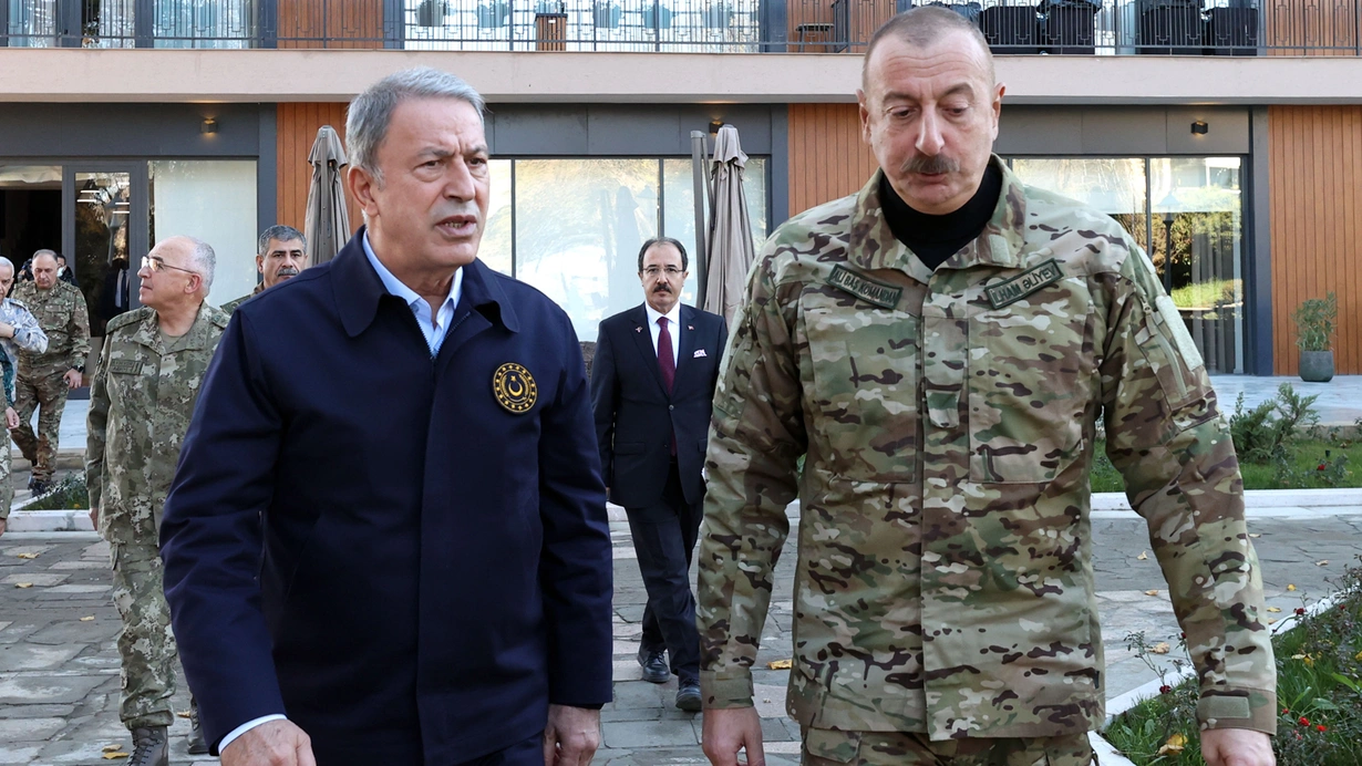 Azerbaycan Cumhurbaşkanı Aliyev, Bakan Akar ve komuta kademesini kabul etti