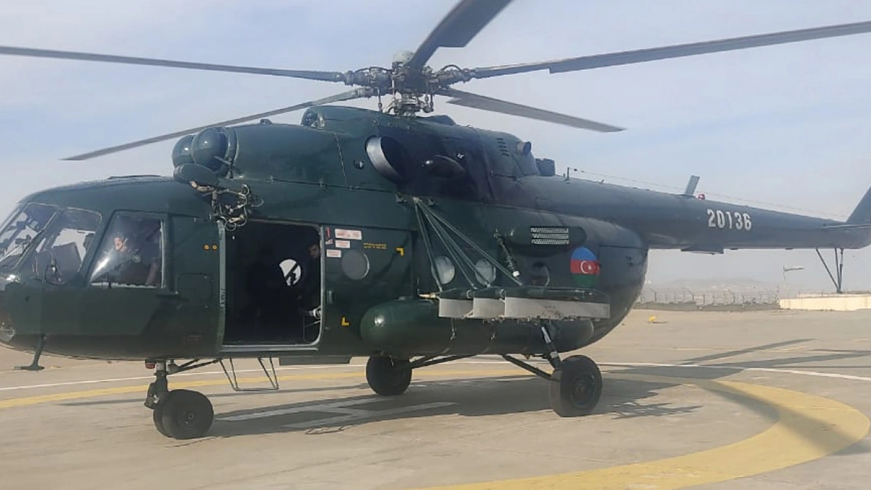 Azerbaycan'da askeri helikopter düştü
