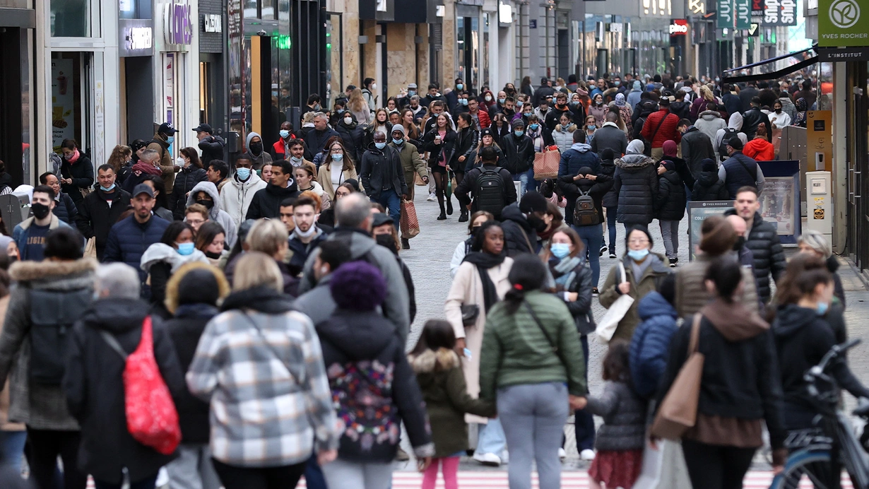 Bir Avrupa ülkesi daha Kovid-19 önlemlerini yeniden sıkılaştırdı