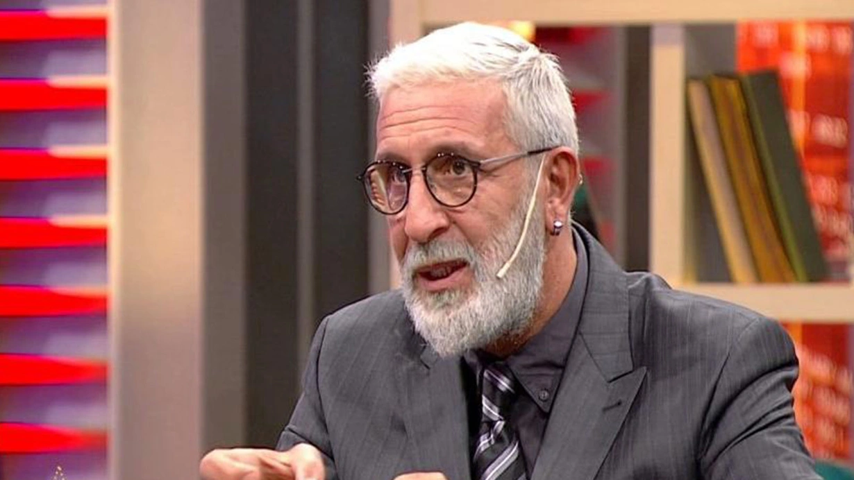 Cem Özer'e taciz suçlaması! Uygunsuz fotoğraflarını gönderdiğini kabul etti