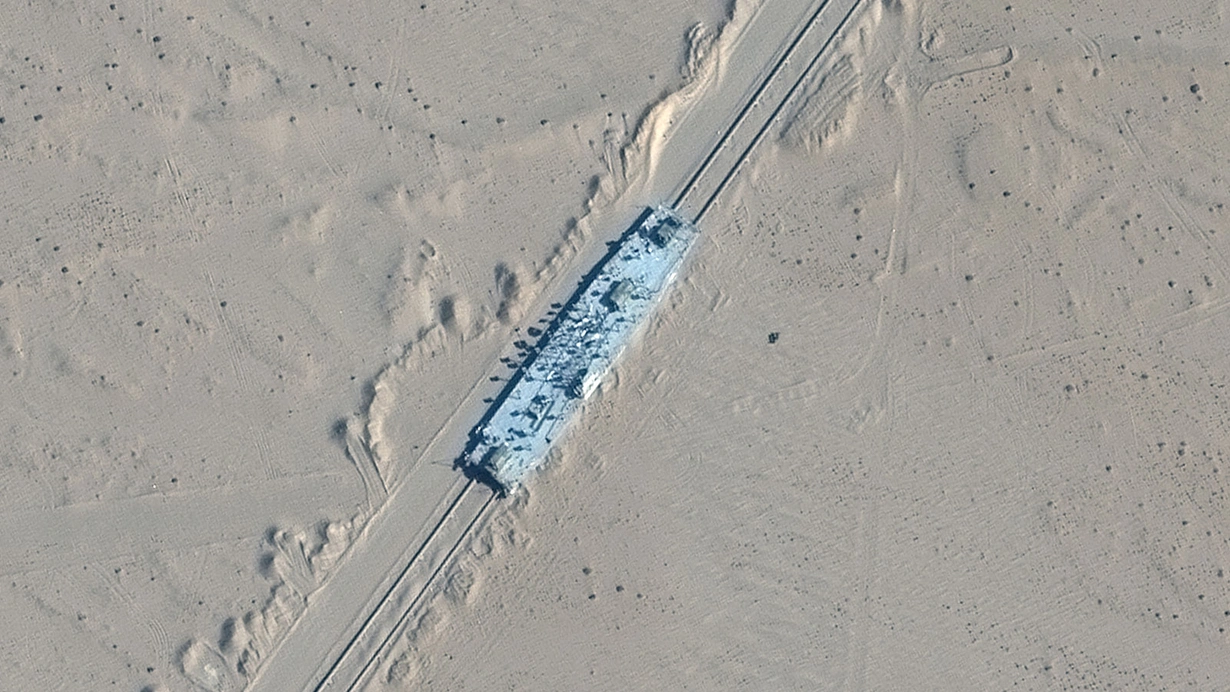 Çinle ilgili çarpıcı iddia: Taklamakan Çölü'nde ABD uçak gemilerinin maketlerini inşa ettiler