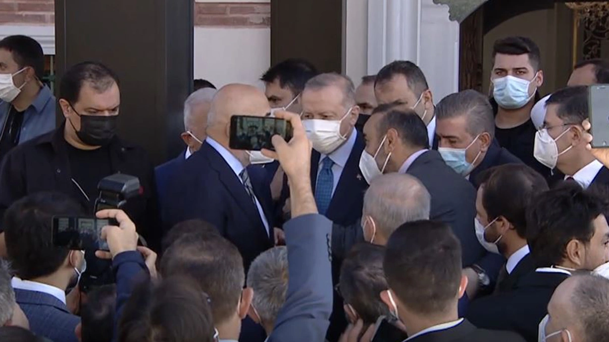 Cumhurbaşkanı Erdoğan, cuma namazını Hacı Nusret Yıldırım Camisi'nde kıldı