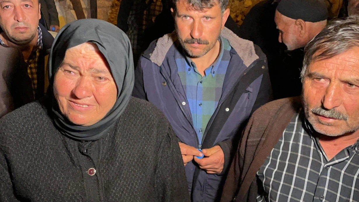 Depremde evi hasar gören vatandaş: Hiç bir şeyim kalmamış