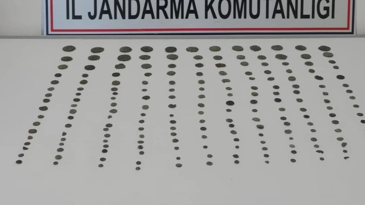 Gözlük kabına sakladığı 199 sikkeyle yakalandı