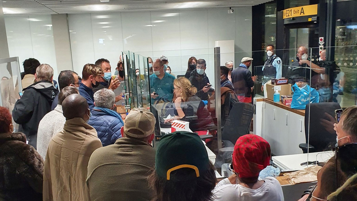 Güney Afrika'dan Hollanda'ya giden 61 kişinin koronavirüs testi pozitif çıktı: Omicron şüphesi