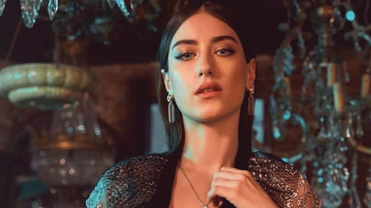 Hazal Kaya, batıl inançlarını sıraladı: 'Sirkeyle yıkanırım, taş ovarım...'