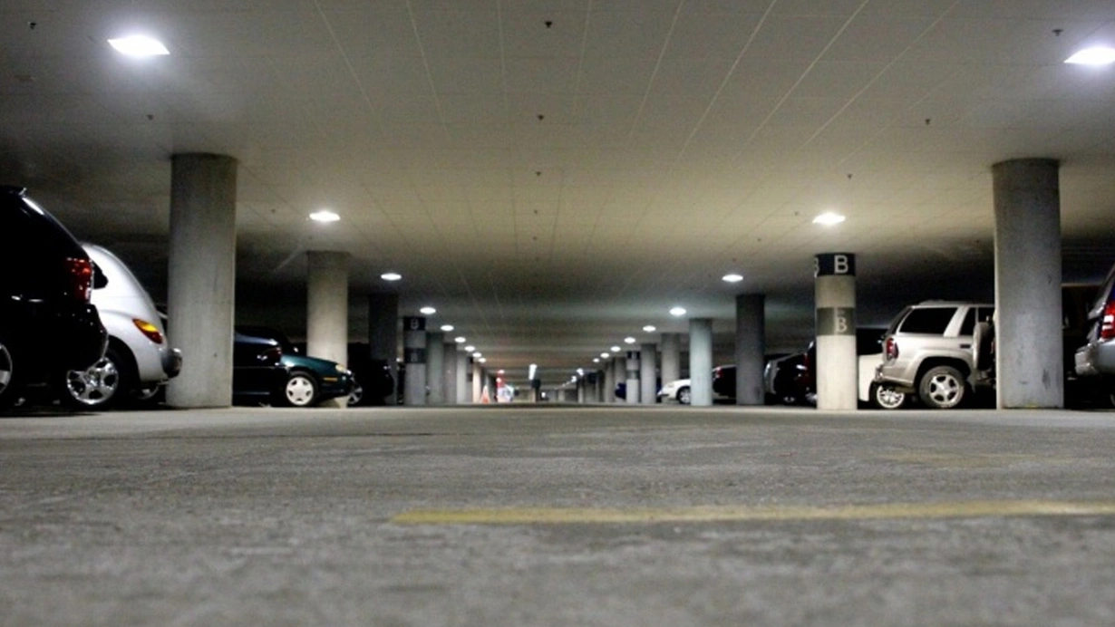 İstanbul Küçükçekmece'de 'bu kadarı da olmaz' dedirten olay! Site yönetimi otoparkı galericilere kiralamış