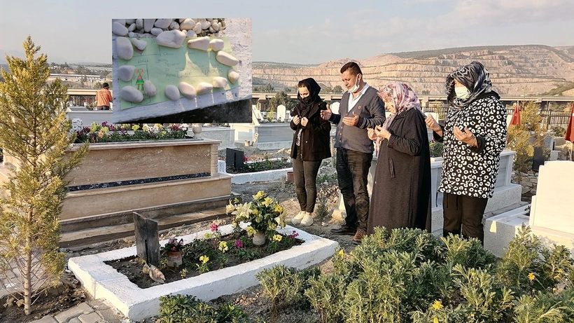 İzmir'de depremden 91 saat sonra enkazdan kurtarılan Ayda'nın annesi Fidan Gezgin'in mezarına bırakılan not duygulandırdı
