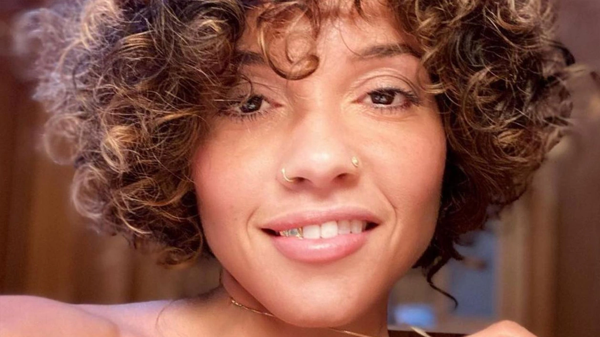 Konser sırasında hayranının yüzüne idrarını yapan şarkıcı Sophia Urista sessizliğini bozdu