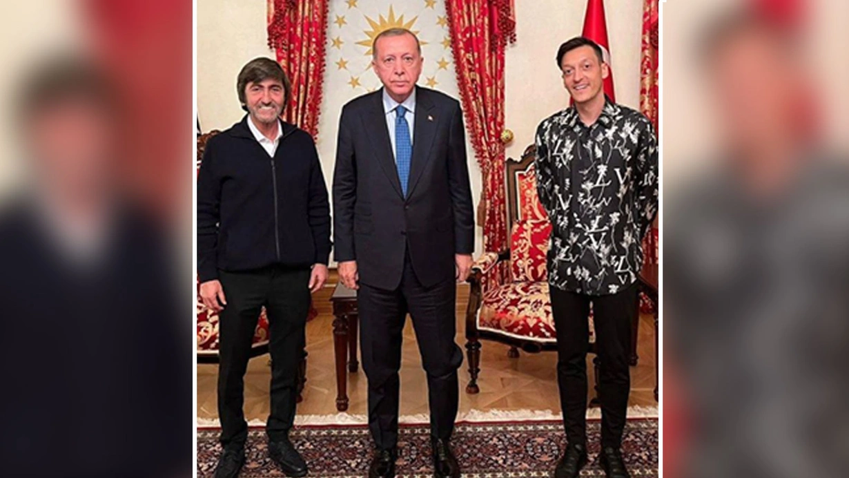 Mesut Özil ve Rıdvan Dilmen'den Cumhurbaşkanı Erdoğan'a ziyaret