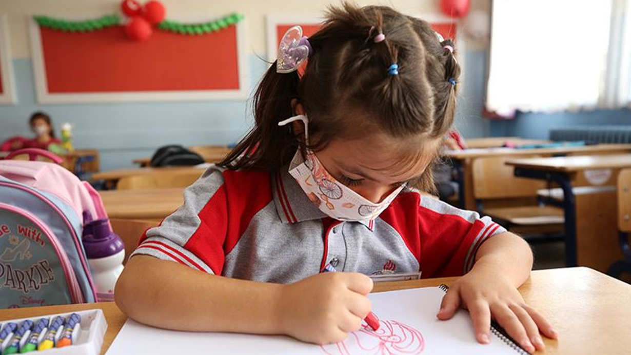 Milli Eğitim Bakanı Mahmut Özer yüz yüze eğitimin devamı için 'Kurallar uygulanmalı" dedi