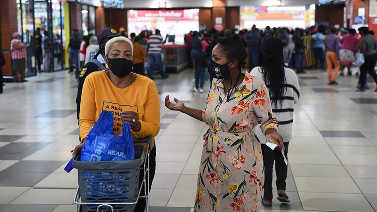 Omikron varyantının tespit edildiği Güney Afrika'da vaka sayıları hızla artıyor