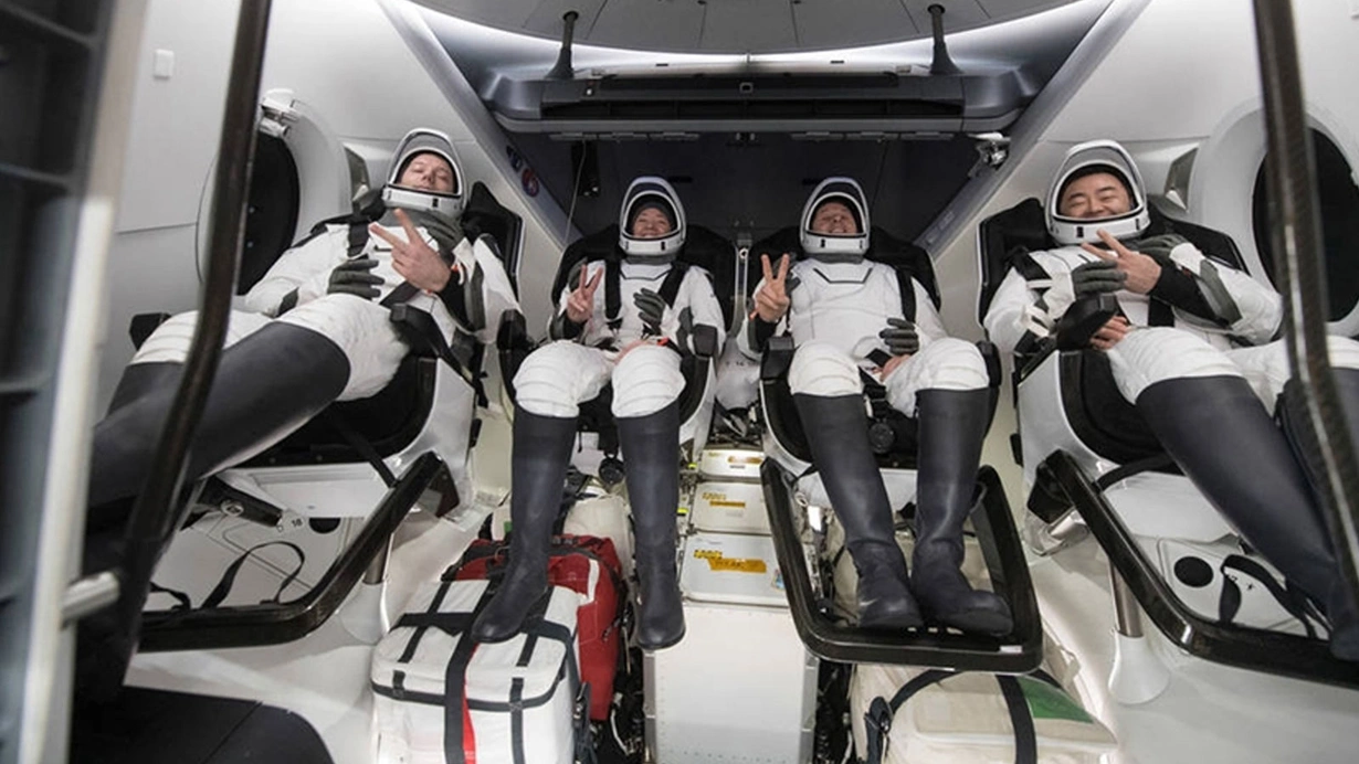 SpaceX ve NASA'dan işbirliği! Uzaya 4 astronot gidecek