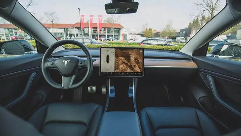 Tesla 12 bin aracı geri çağırıyor