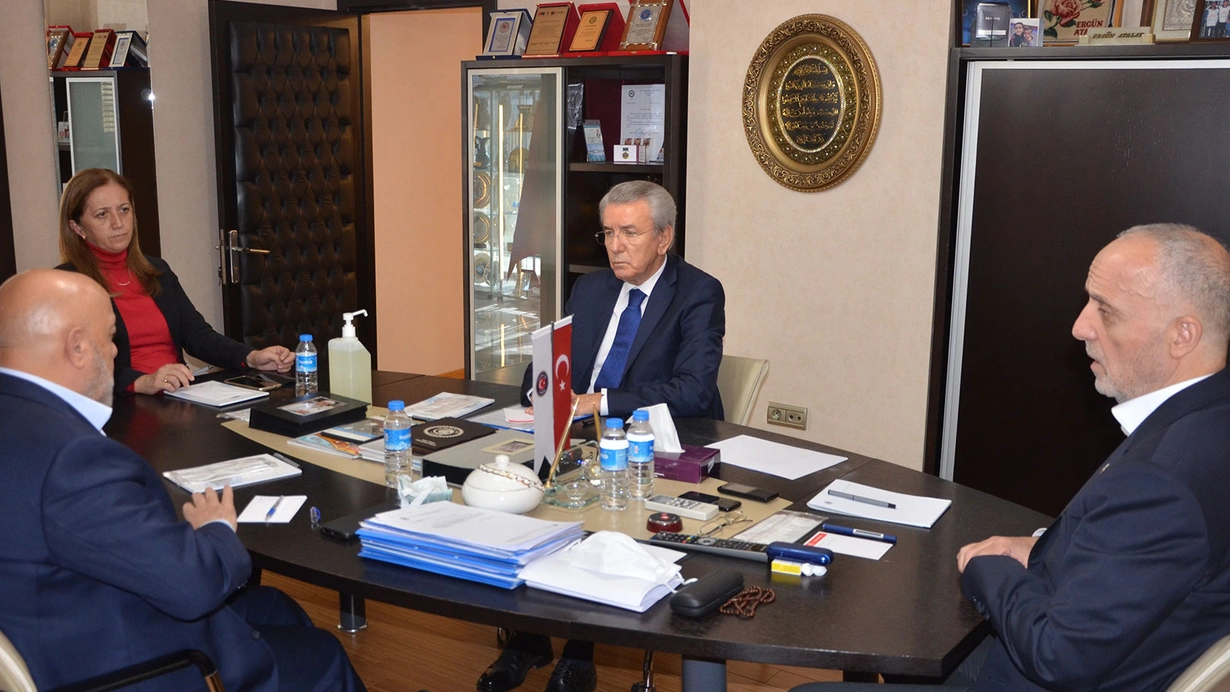 Türk-İş, Hak-İş ve DİSK, asgari ücret gündemiyle toplandı