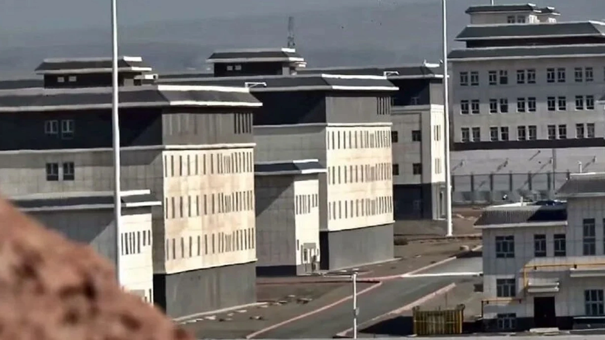 Uygur Türklerini toplama kampı ifşa oldu: Dev hapishaneler ilk kez görüntülendi