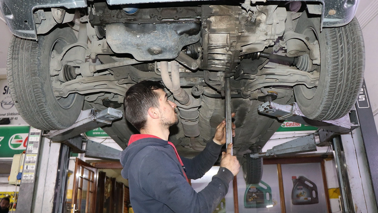 Zamlar otomobil tamircilerini de olumsuz etkiledi: Her şeyin ustaya bırakılmaması lazım