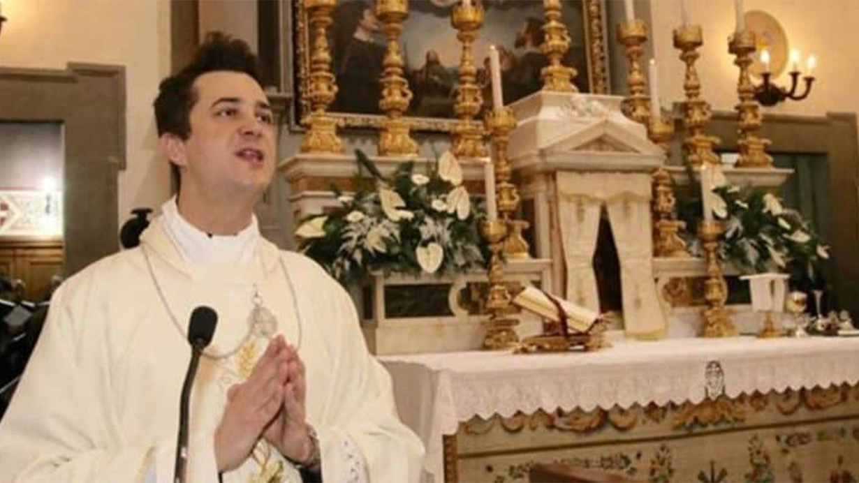 Akılalmaz olay! Kilisenin parasını çalan rahip cinsel ilişki partisi düzenledi