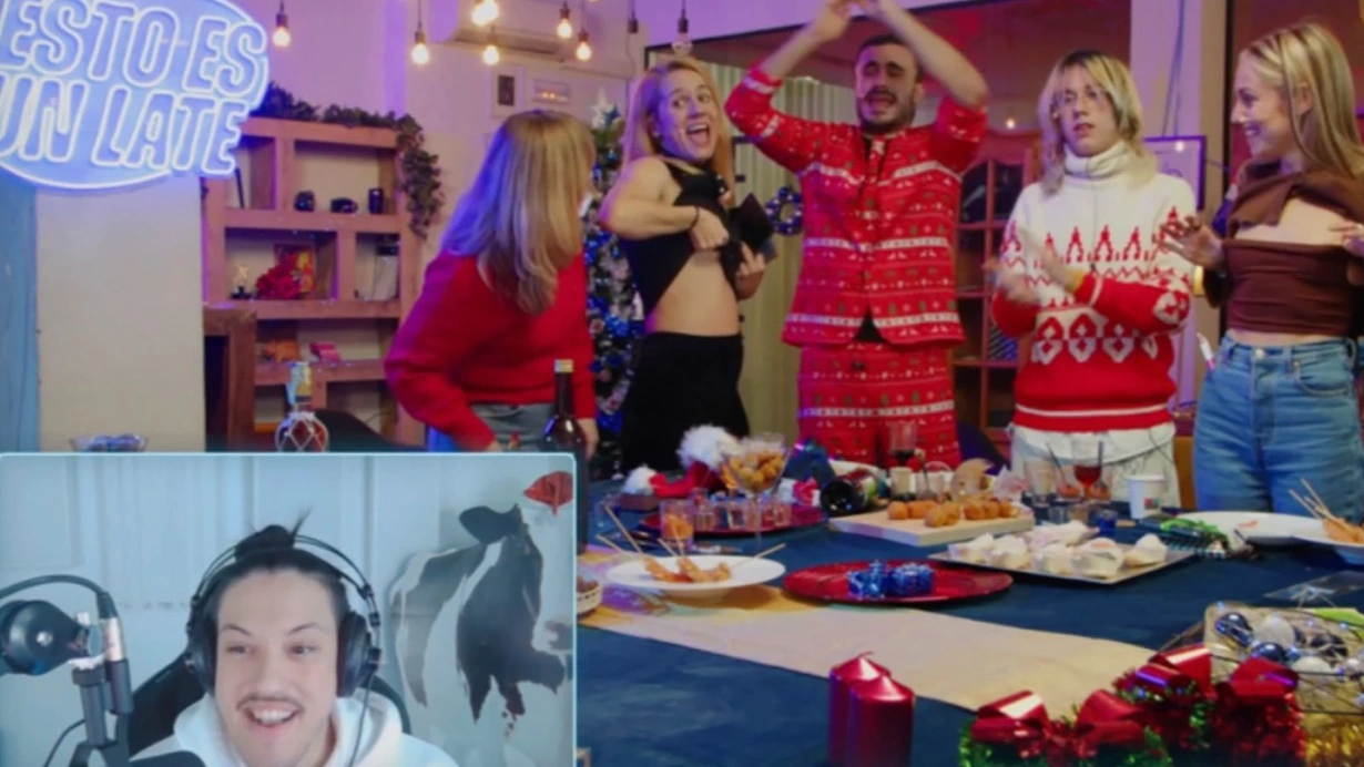 Amazon'un hesabında göğsünü açtı