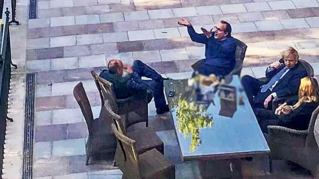 Boris Johnson’ın fotoğrafları ülkeyi ayağa kaldırdı