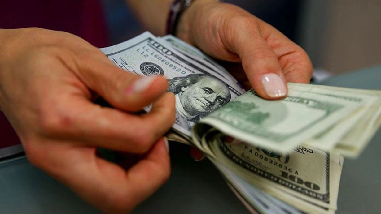 Dolar ve euro haftaya yükselişle başladı