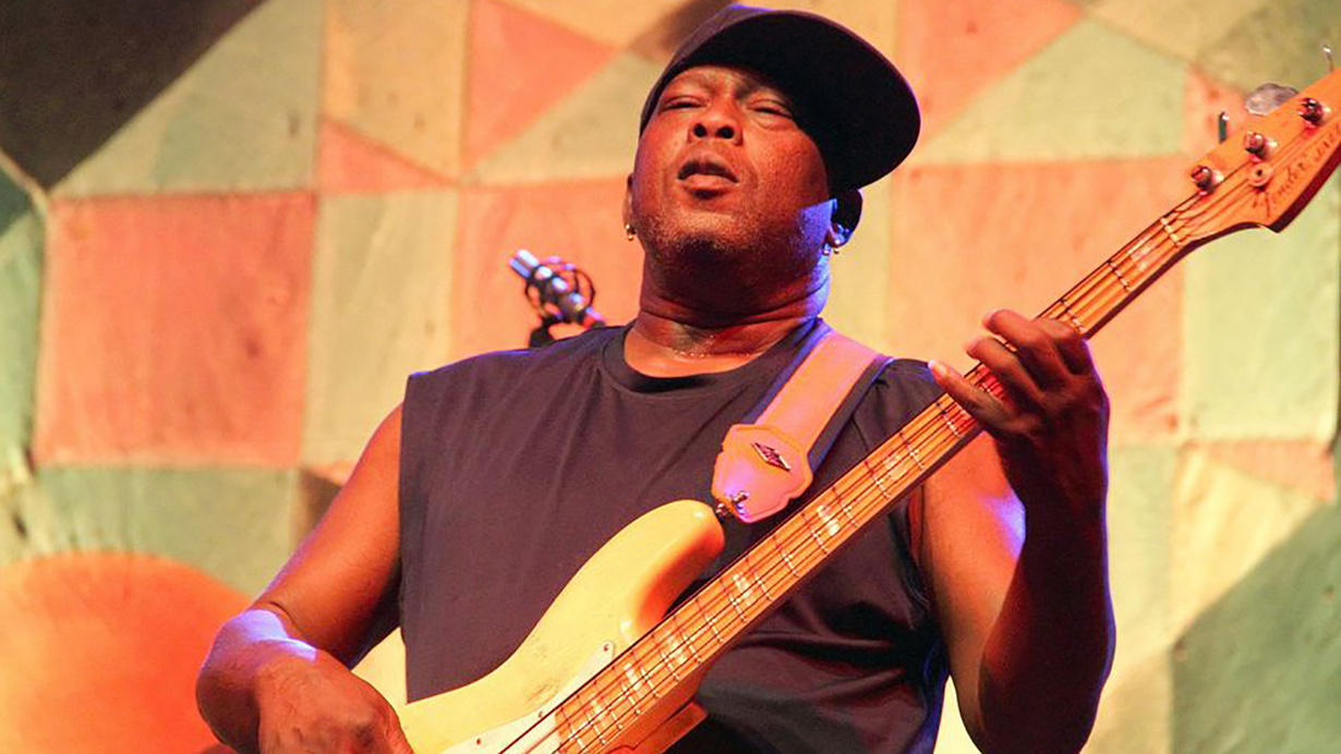 Efsane isimlerle çalan ünlü basçı Robbie Shakespeare hayatını kaybetti