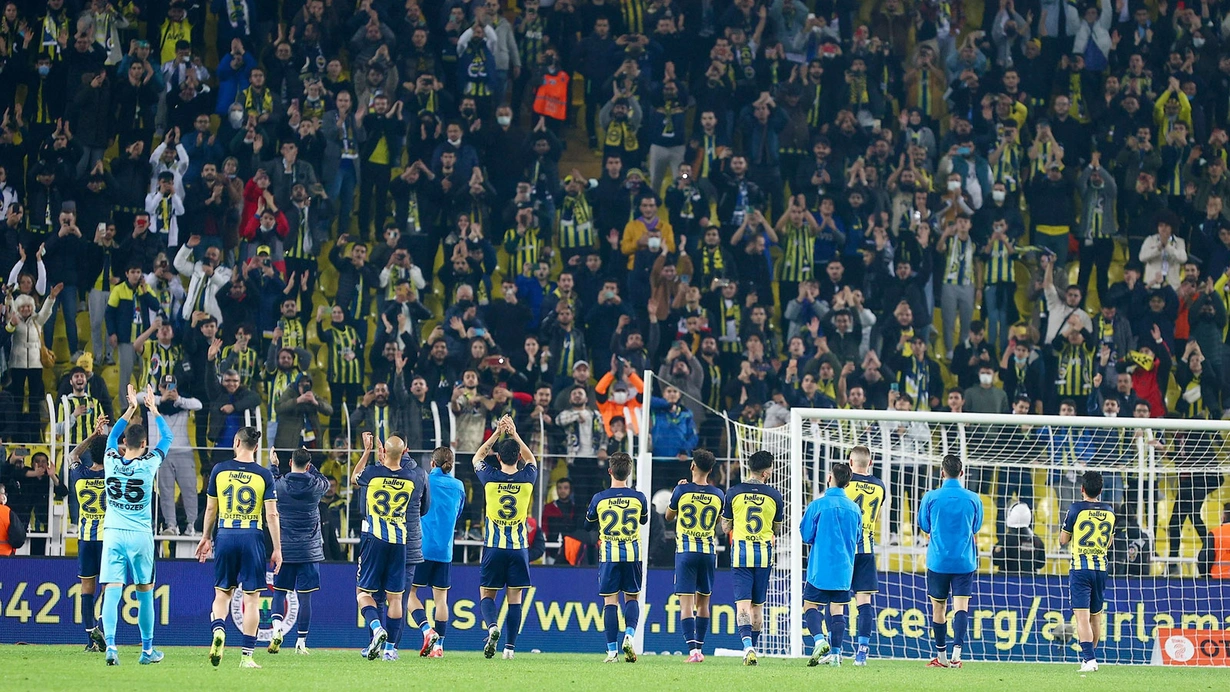 Fenerbahçe'de iç transfer harekatı: 4 isme yeni sözleşme