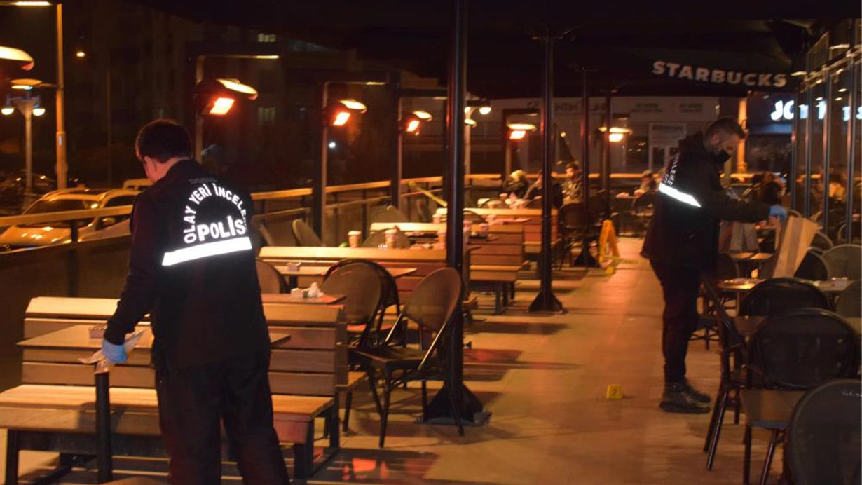 Gençlerin 'kız' kavgası kanlı bitti: 3 yaralı