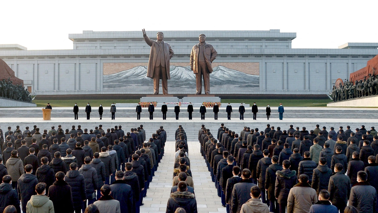 Kuzey Kore'de yas! 11 gün boyunca alkol, alışveriş ve gülmek yasak