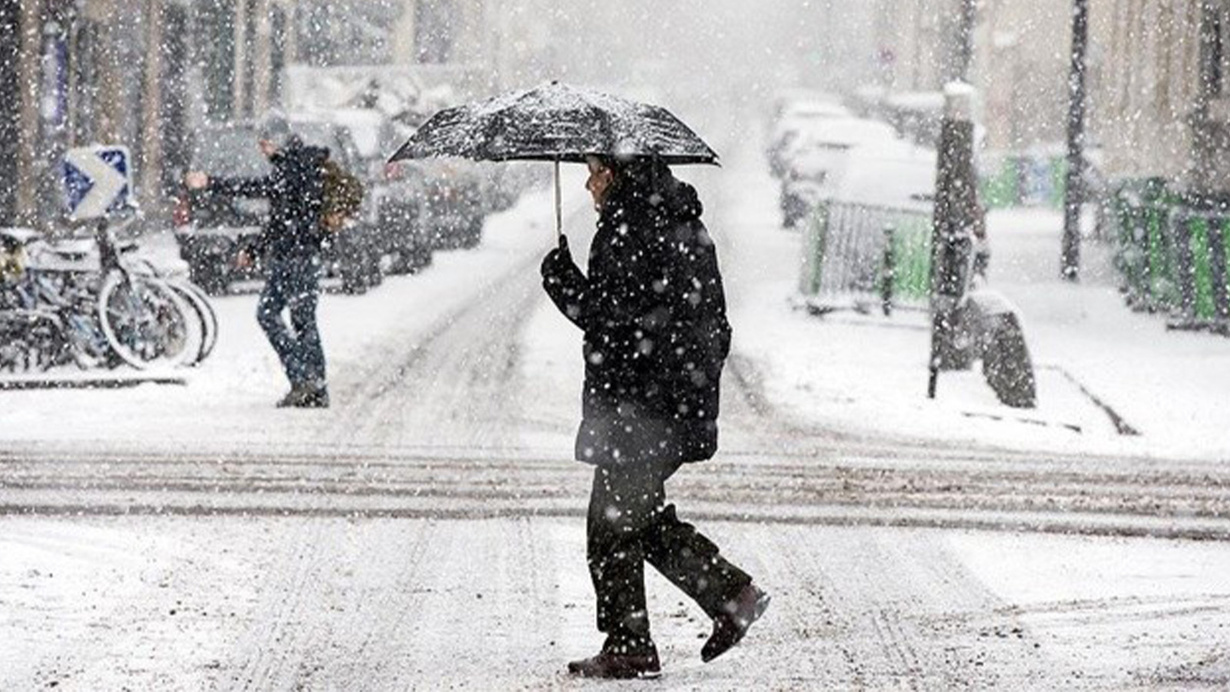 O ülkede ilginç karar! Belediye Başkanı kar yağmasını yasakladı